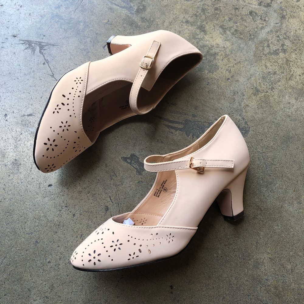 Chase & Chloe Women’s Mary Jane Dress Pump